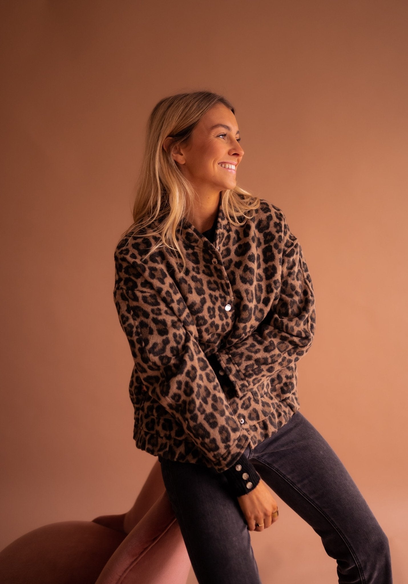 SOFIA | Jachetă cu Stil Îndrăzneț și Imprimeu Leopard